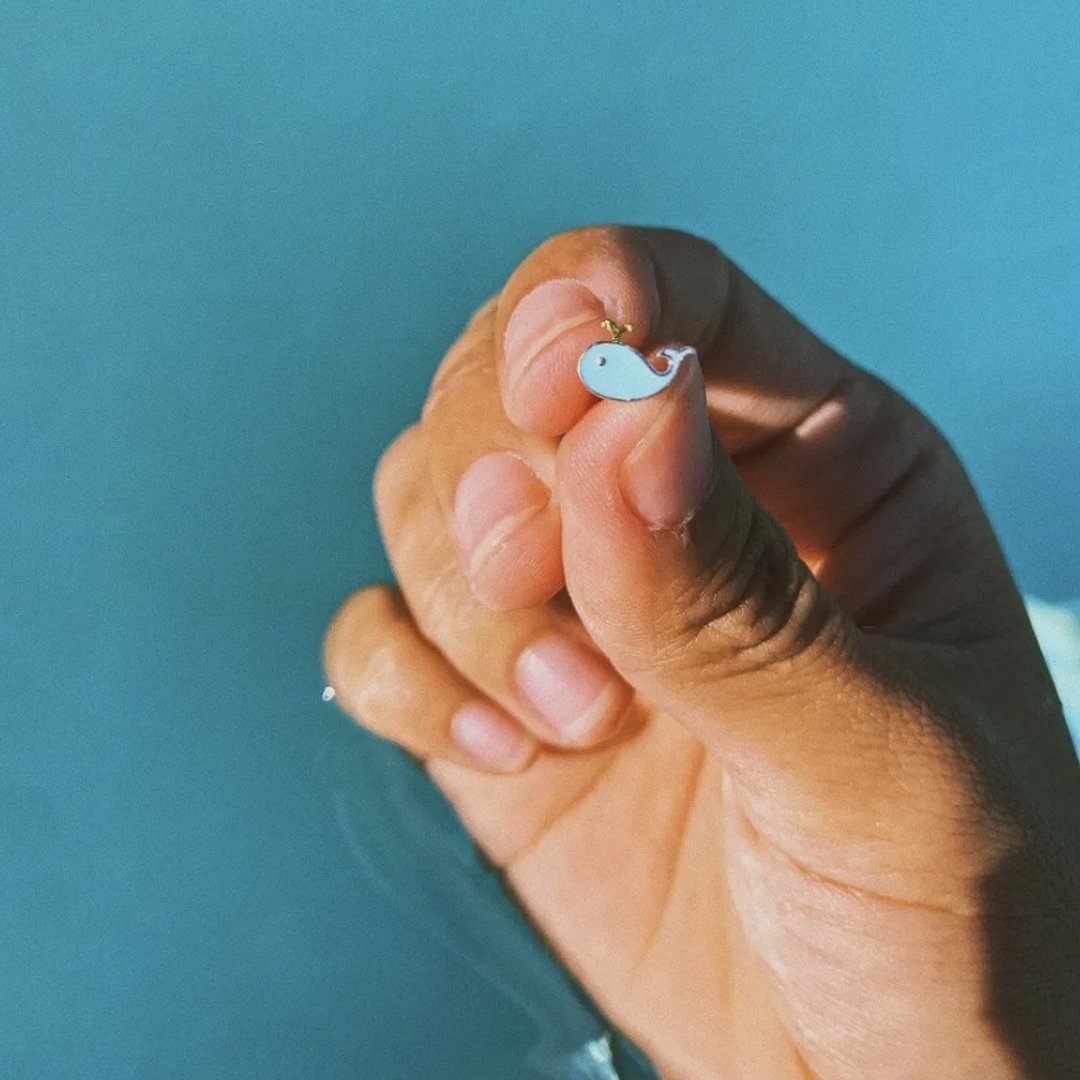沈睡小蓝鲸纯银耳环 SLEEPY BLUE WHALE - 耳环/耳夹 - 纯银 银色