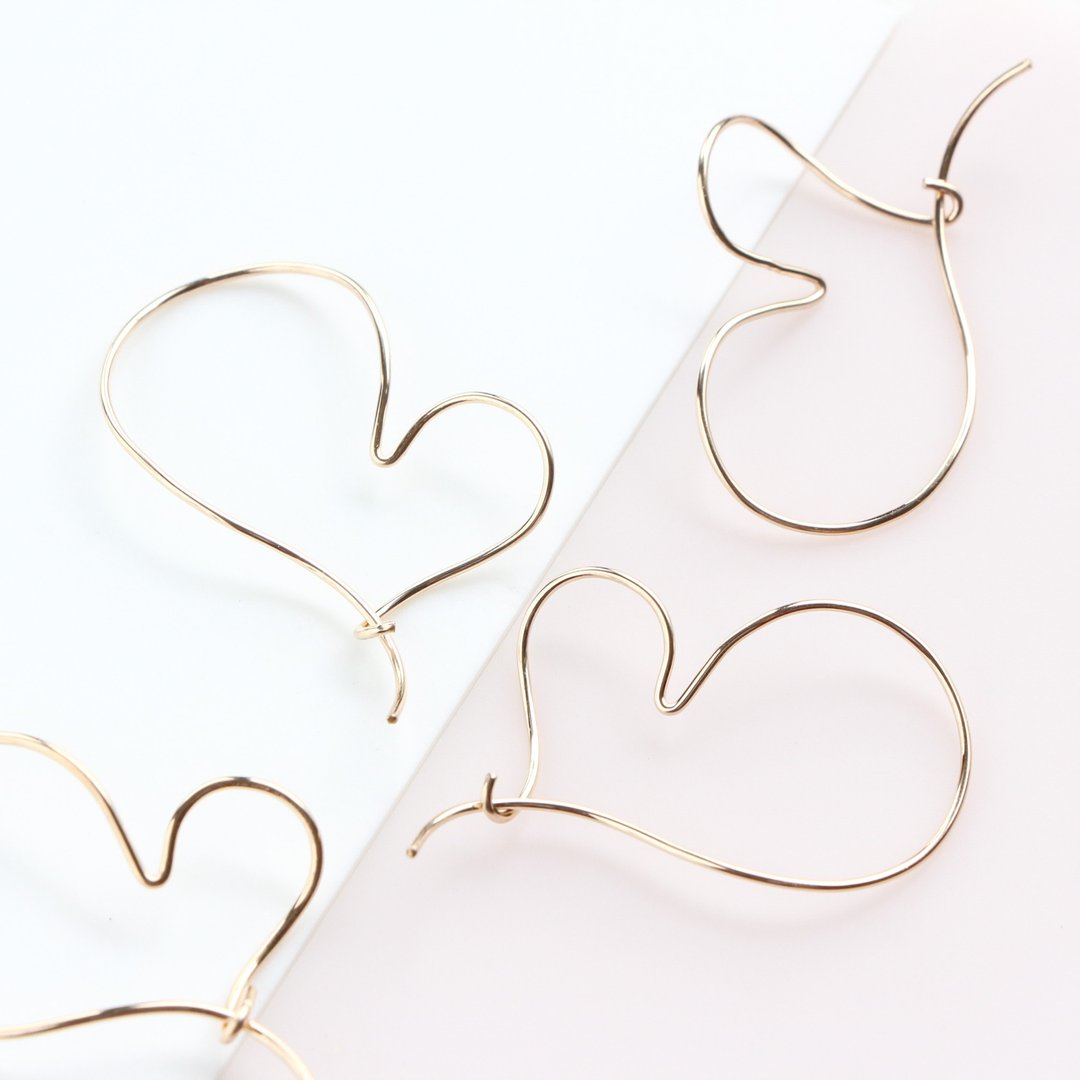 14kgf-fluffy heart pierced earrings / can change to clip-on - 耳环/耳夹 - 其他金属 金色