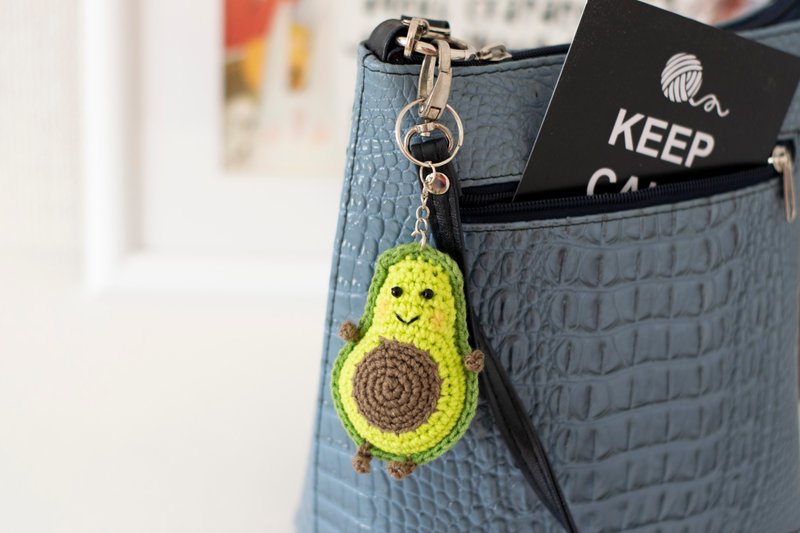 Avocado keychain, crochet toy, cute amigurumi, 针织玩具, 毛線蔬果, 鳄梨钥匙圈, 酪梨鑰匙圈 吊飾 包包掛飾 - 钥匙链/钥匙包 - 压克力 绿色