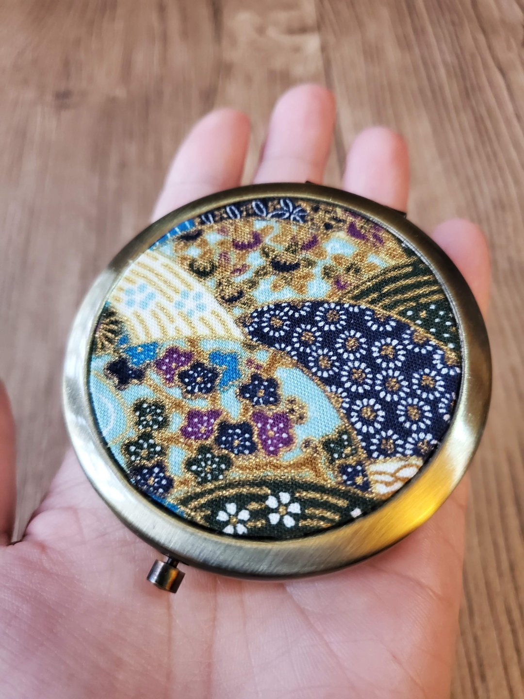 古铜款 7cm大药盒 烫金扇子  分格药盒 - 收纳用品 - 棉．麻 