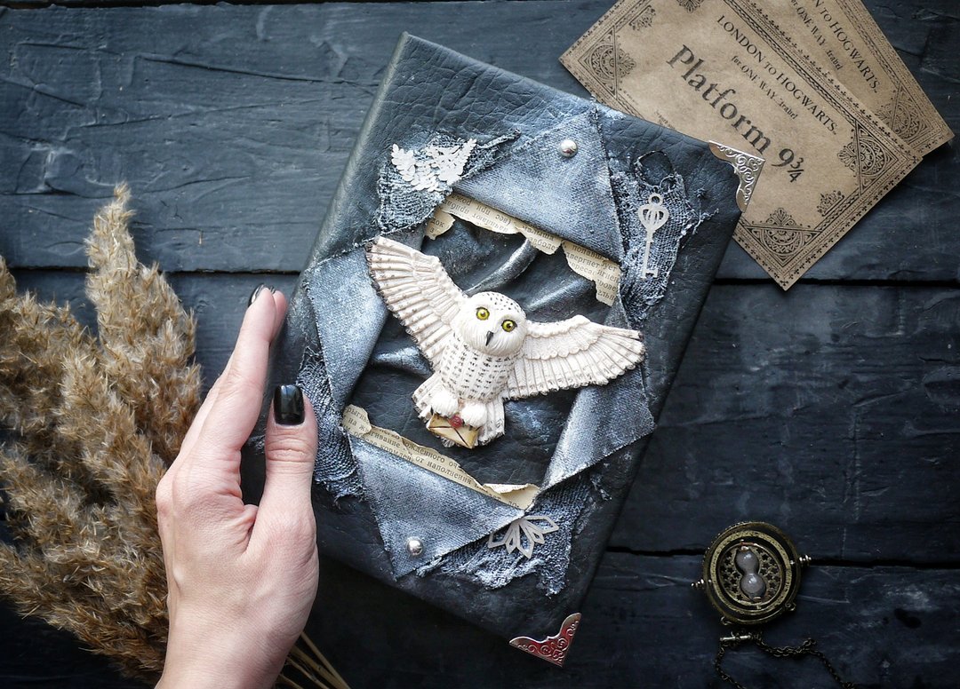 Harry Potter inspired handmade notebook, black journal with polymer clay cover - 笔记本/手帐 - 其他材质 黑色