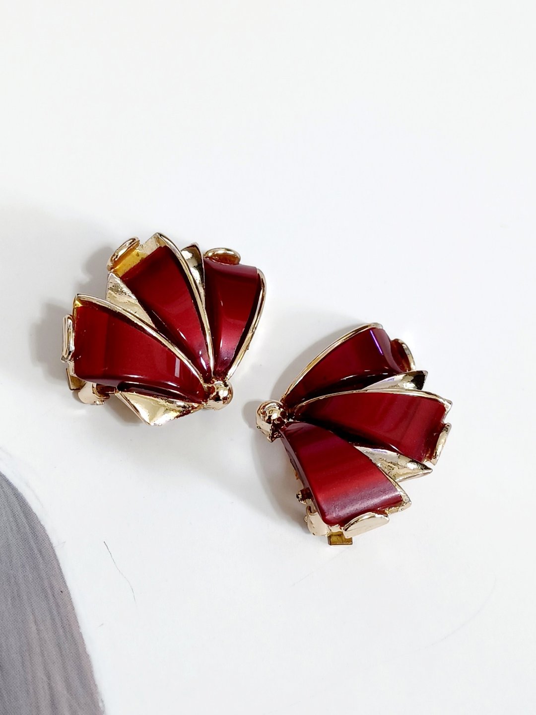 vintage jewelry  ART 酒红色风车造型 夹式耳环 - 耳环/耳夹 - 其他金属 