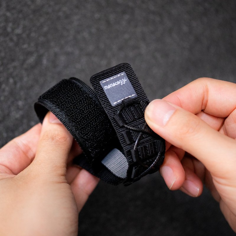 ESSENTIALS | 耐用尼龙表带 for Apple Watch 49/45/44/42mm - 表带 - 尼龙 黑色