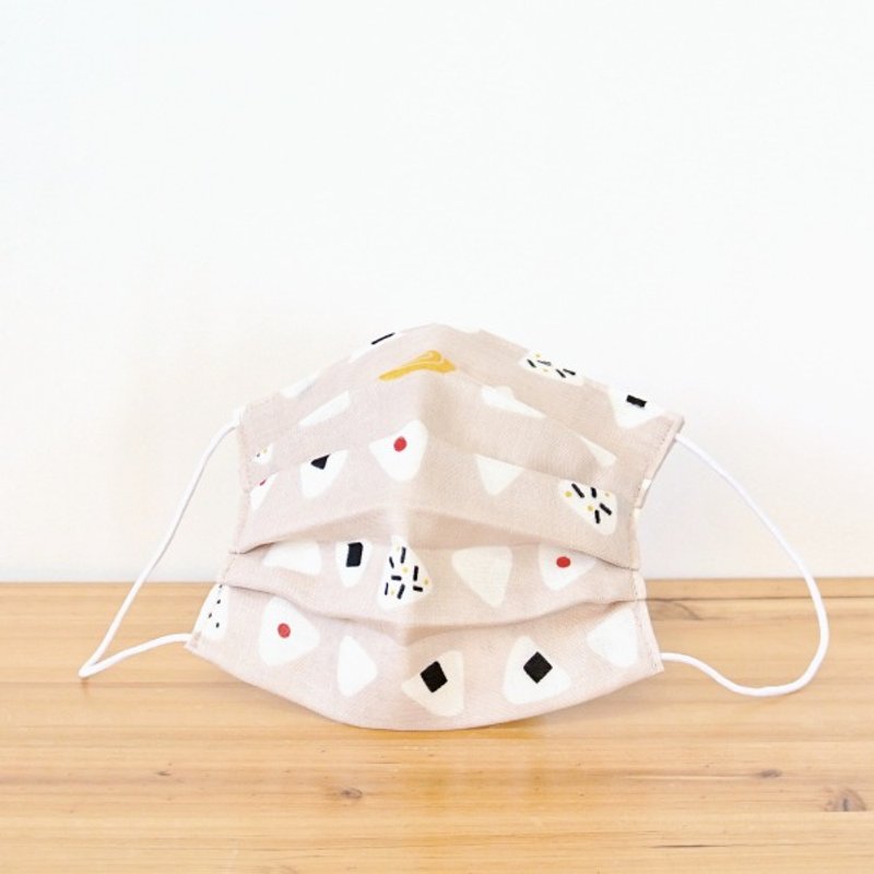 可洗涤、舒适且可爱的手工立体口罩 抗菌跟防臭加工 ONIGIRI Dusty pink 饭团 | TEMARIYA - 口罩 - 棉．麻 粉红色