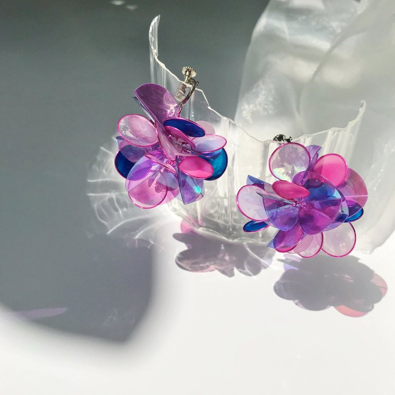 <绣球花.pony紫款>造型手工设计树脂耳环/垂坠款/earring - 耳环/耳夹 - 其他材质 紫色