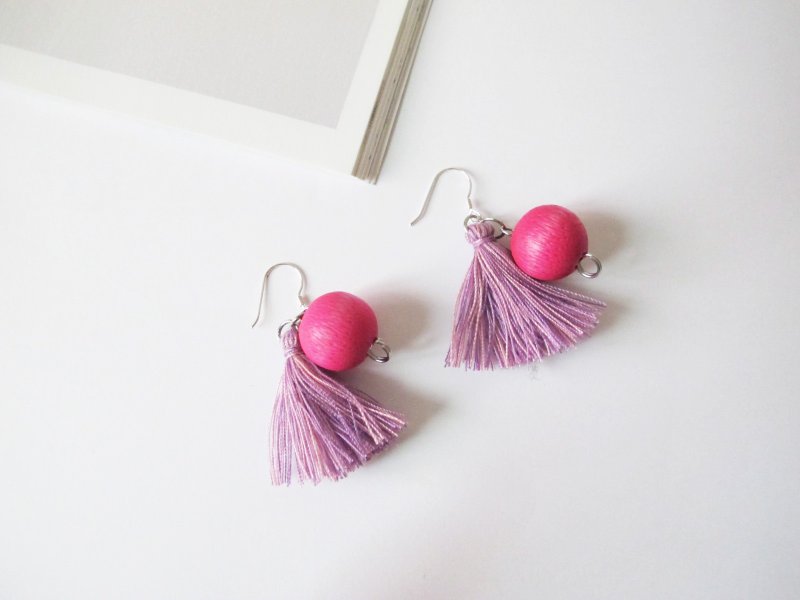 mint neiff 小桃子亮桃红木珠小流苏耳环 夹式/穿式 - 耳环/耳夹 - 木头 粉红色