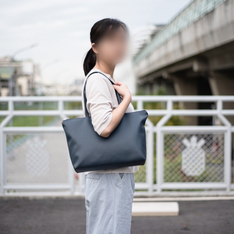 素色皮革肩背大托特包 深蓝 - 侧背包/斜挎包 - 人造皮革 蓝色