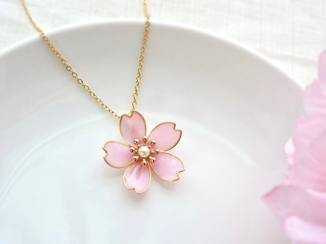 A single cherry blossom necklace Pink SAKURA / Cherry blossom - 项链 - 树脂 粉红色