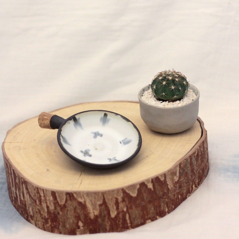 3.2.6. studio: Handmade ceramic tree bowl with wooden handle. - 花瓶/陶器 - 陶 黑色
