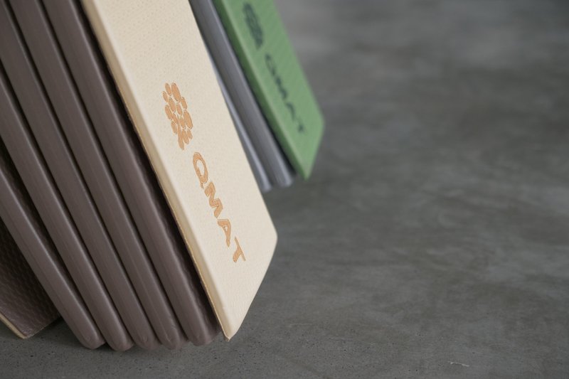 【QMAT】 6mm折叠瑜珈垫  -茶色系 | 台湾制 双面可用 - 瑜珈垫 - 环保材料 