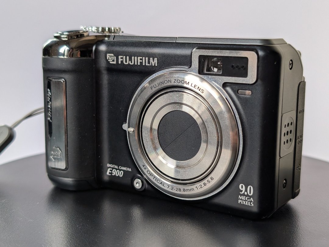 富士 Fujifilm FinePix E900 复古数码相机 (SuperCCD HR 传感器) - 相机 - 塑料 黑色