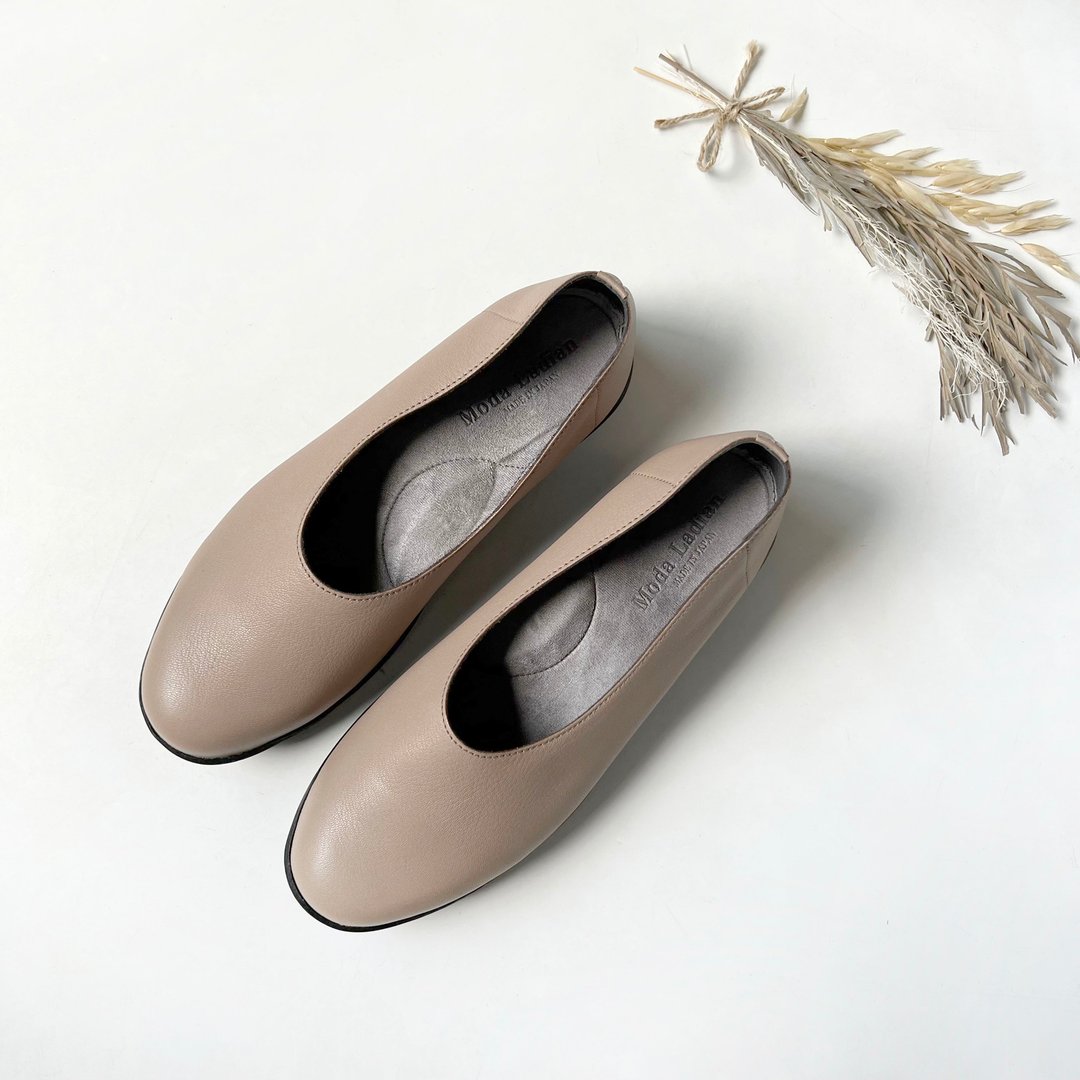 [Made in Japan] Water repellent light and soft goat leather comfort shoes slip-on beige BEIGE 2020 - 女款休闲鞋 - 其他材质 白色
