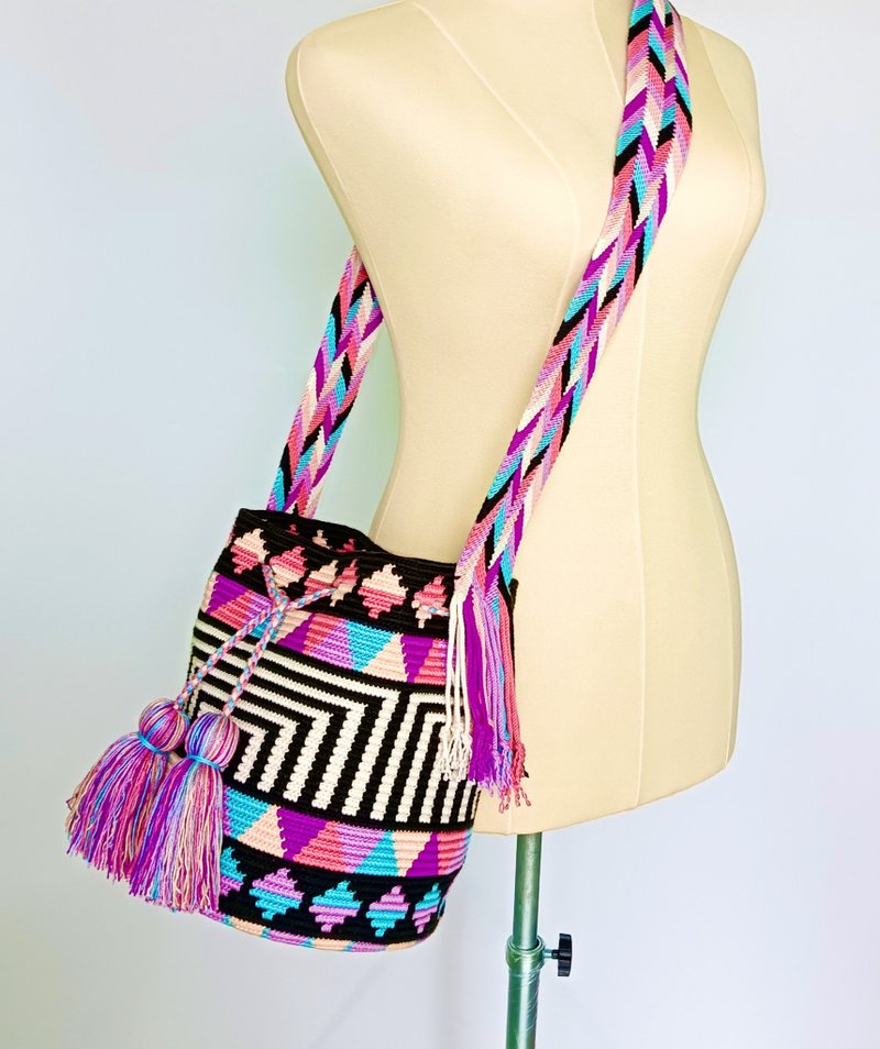 Mochila 包 M 尺寸 - 侧背包/斜挎包 - 棉．麻 