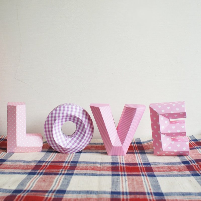 婚礼布置 / 婚纱道具 / LOVE / 立体字 / 小款 / 粉色 此一组 - 摆饰 - 纸 粉红色