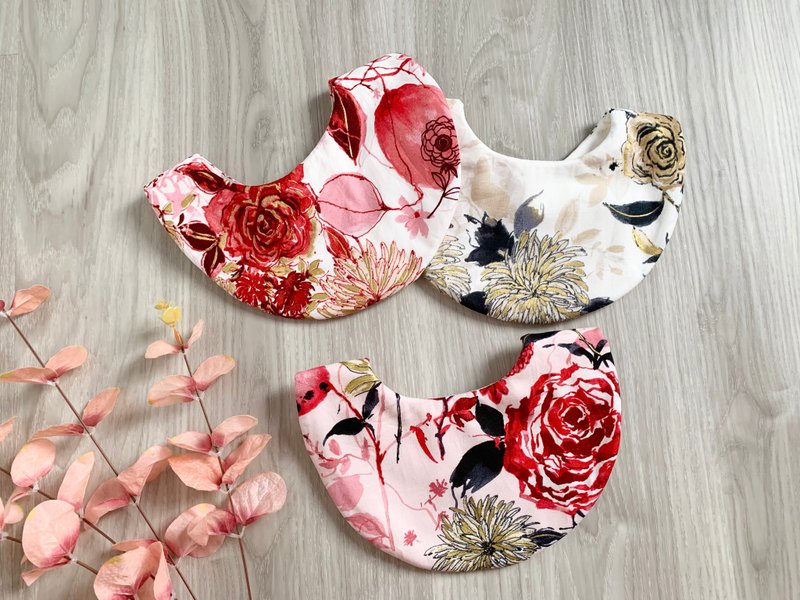 花晨月汐烫金小四喜 围兜兜 口水巾 三入弥月组 - 围嘴/口水巾 - 棉．麻 