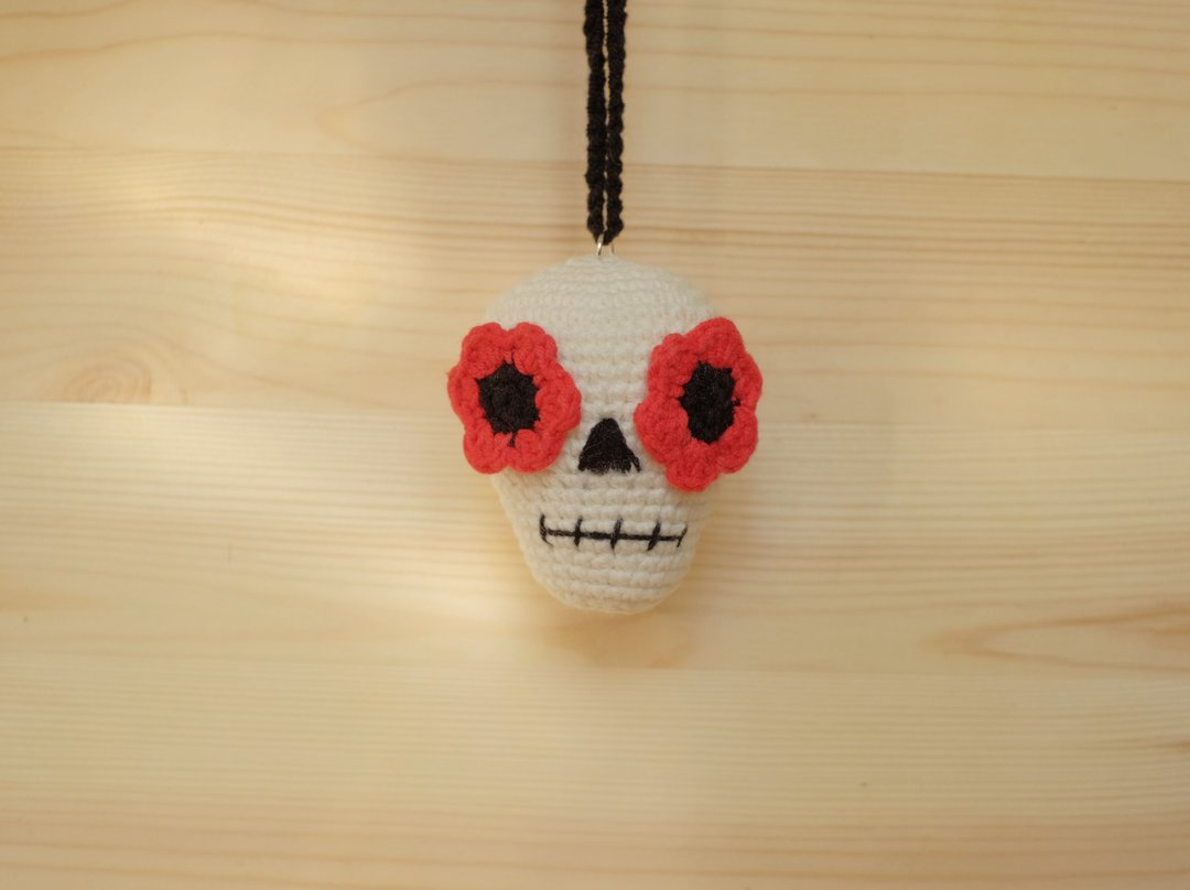 Scull / Gift / keychain - 吊饰 - 绣线 白色