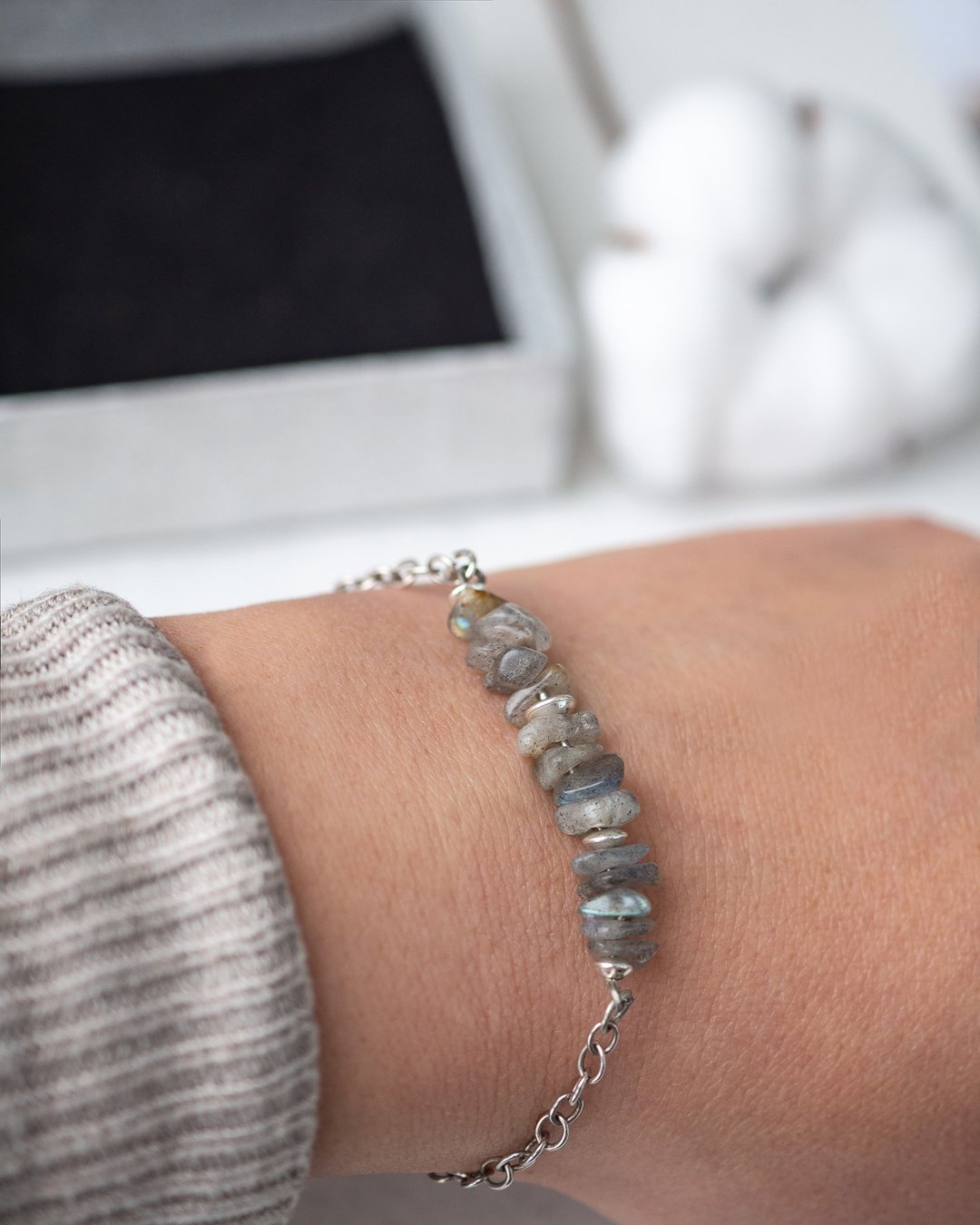 Labradorite Bracelet, 925 Sterling Silver, Scorpio, Capricorn birthstone gift - 手链/手环 - 宝石 灰色