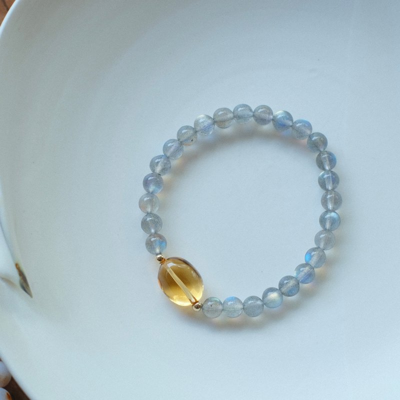 Emerald gift。拈翠 - 极品彩光拉长石手串+黄水晶主珠 - 手链/手环 - 半宝石 灰色