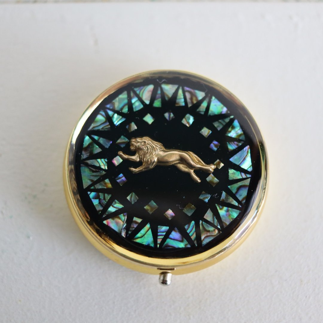 Mother-of-pearl pill case lion round with mirror - 彩妆刷具/镜子/梳子 - 贝壳 蓝色