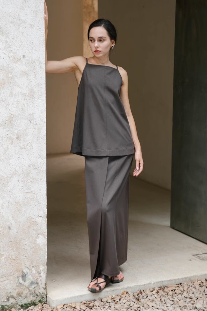 凝视自我 露背方领背心上衣 - 女装背心 - 其他材质 咖啡色