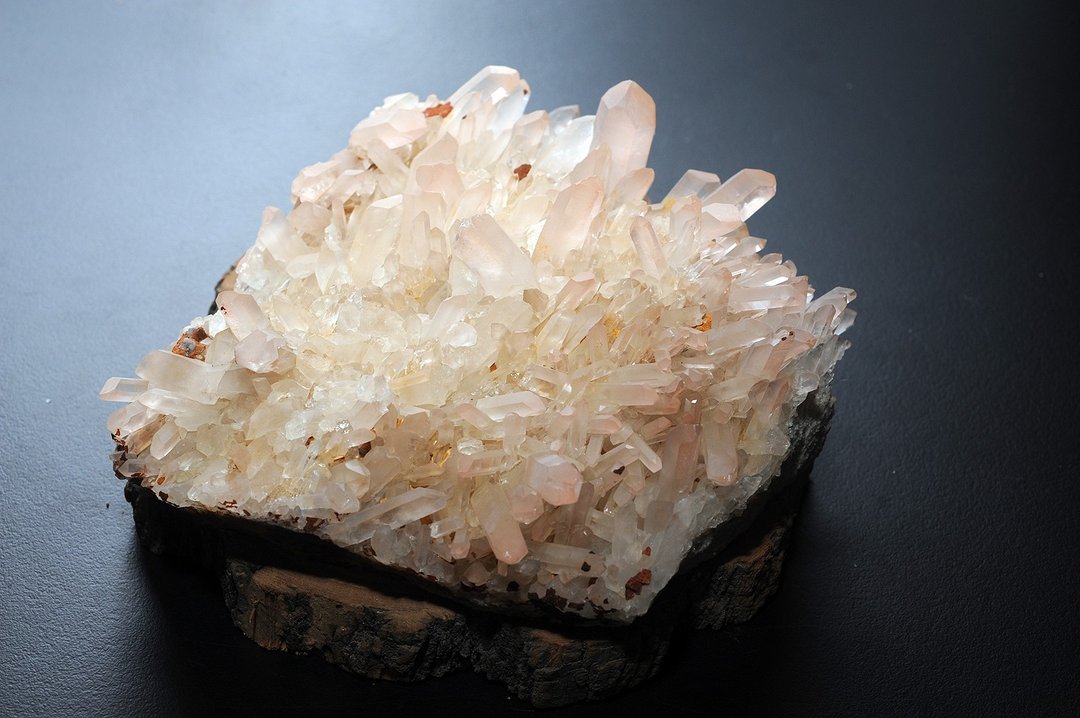 粉红白水晶簇 灵修 招财 破煞 防小人 - 摆饰 - 水晶 