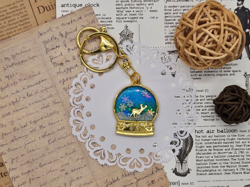 原创吊饰 雪夜寻鹿 水晶球 冬季新作 手作 钥匙圈 礼物 - 钥匙链/钥匙包 - 树脂 蓝色