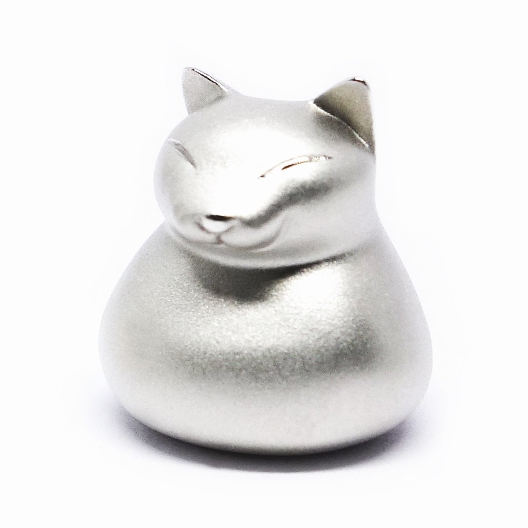 まるもち猫咪别针 SV925【PioParakee】白猫款 - 胸针 - 其他金属 白色