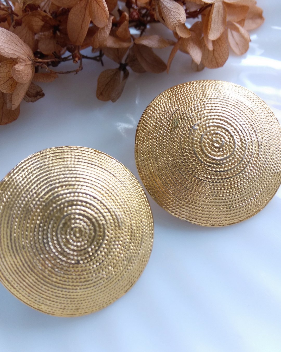Vintage Jewelry 西洋古董饰品 大漩涡 圆盘 夹式耳环 - 耳环/耳夹 - 其他金属 金色