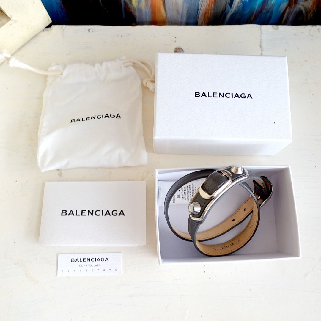 法国高级名牌Balenciaga 灰色皱真皮银扣手带 S码 古着珠宝首饰 - 手链/手环 - 其他金属 银色