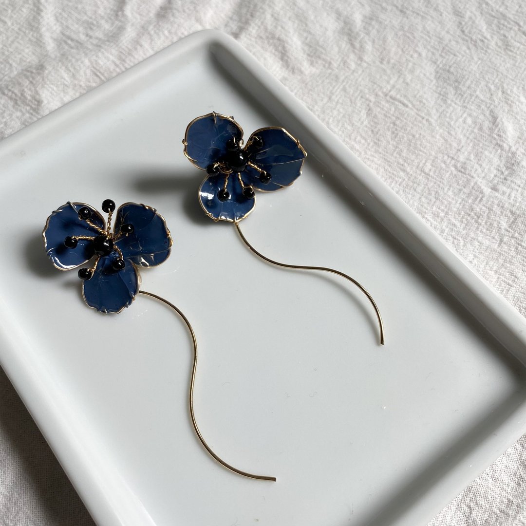 Blaue Blume 蓝花金枝垂坠耳环 - 耳环/耳夹 - 其他金属 蓝色