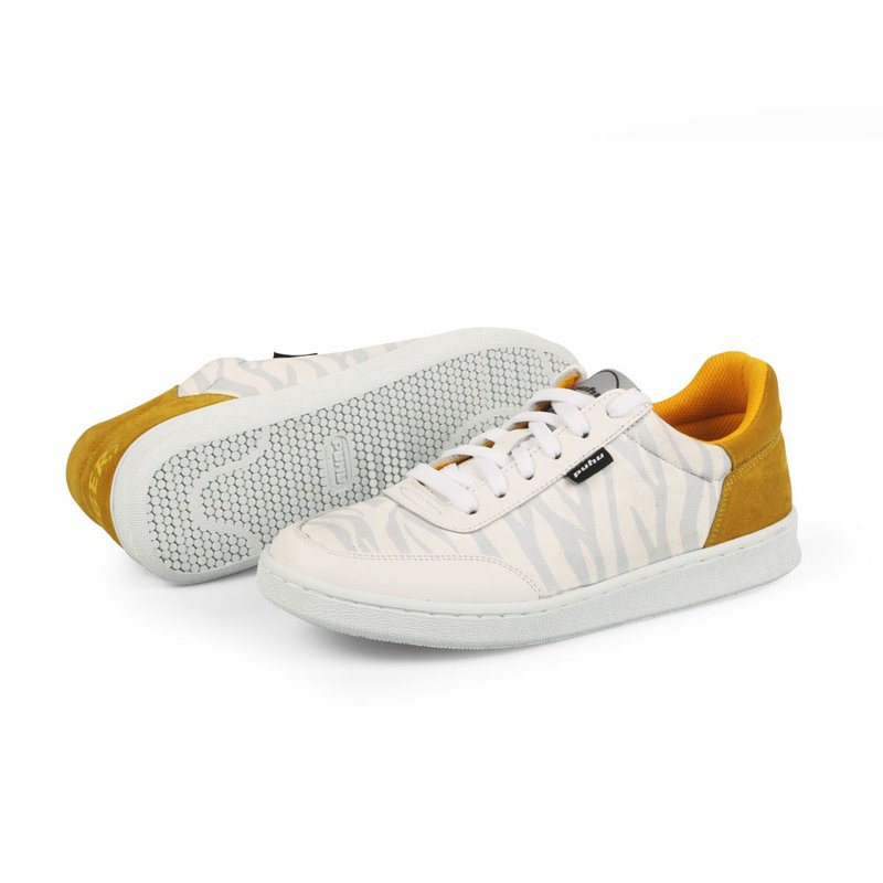 2022 Year of the Tiger 虎年限定主题设计鞋 – 男款白黄 - 男款休闲鞋 - 其他人造纤维 白色