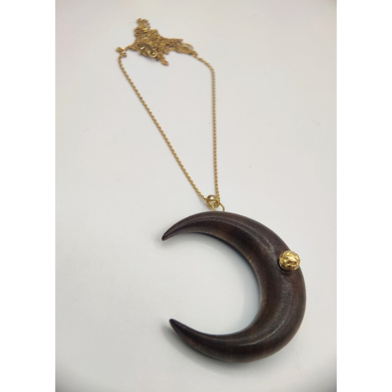 木制手工吊坠。 18k金。项链。胡桃木。 - 项链 - 木头 