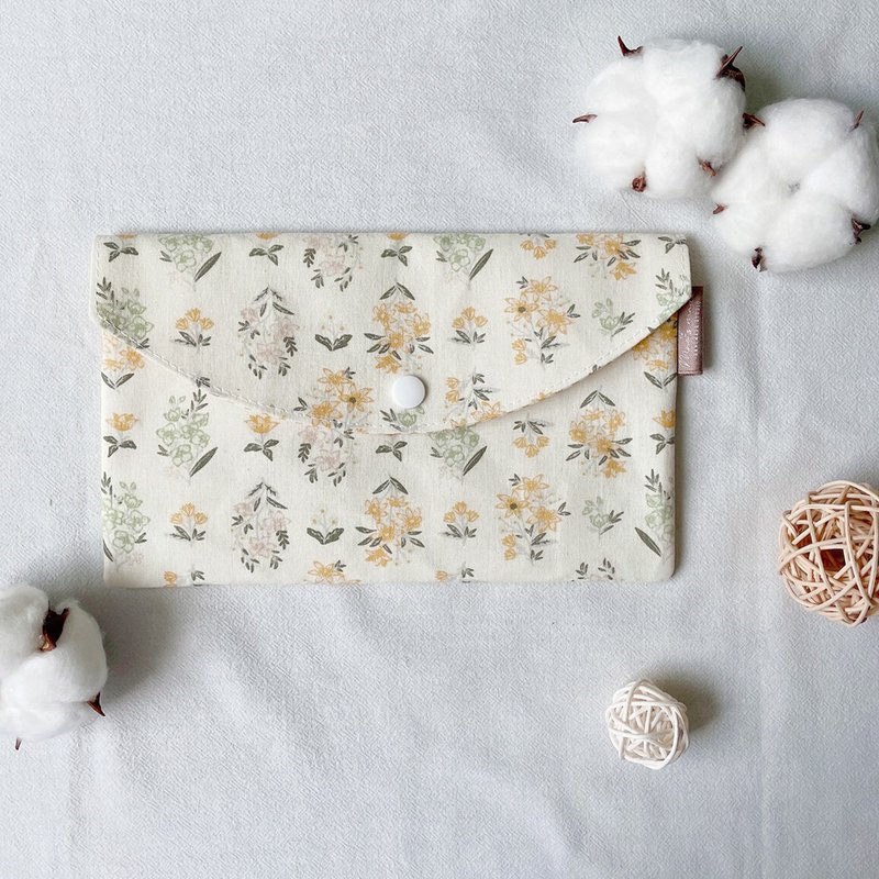 黄色花束 万用收纳袋 口罩收纳袋 存折袋 化妆包 收纳袋 - 化妆包/杂物包 - 棉．麻 