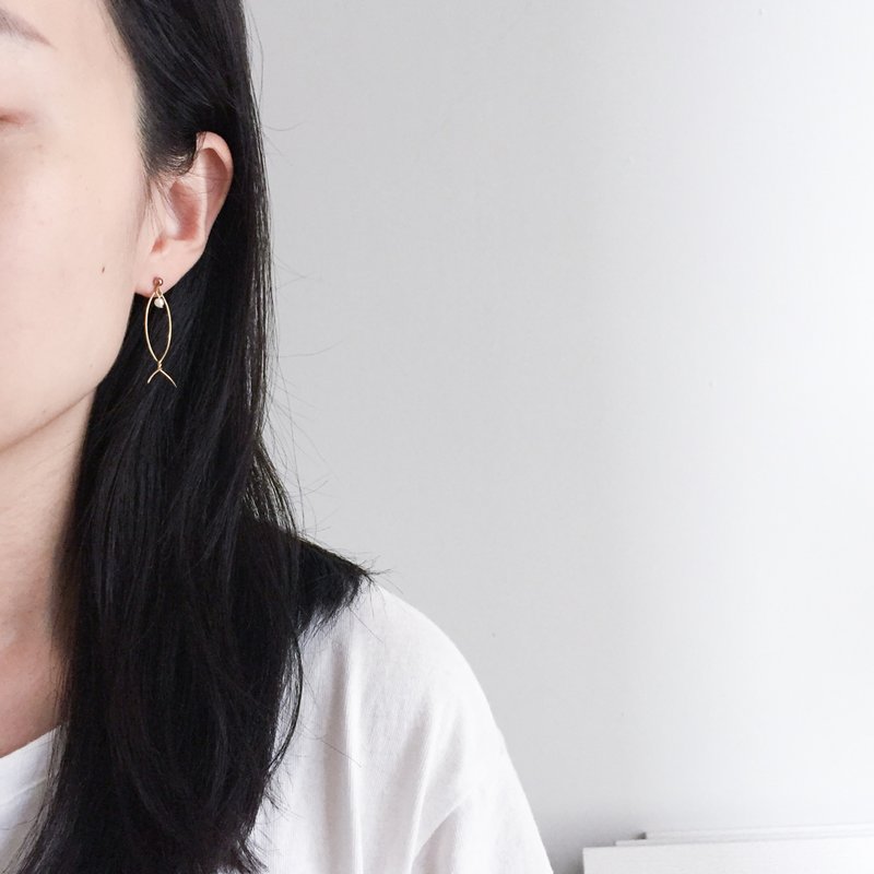 有余。鱼形包金珍珠耳环 - 耳环/耳夹 - 其他金属 金色