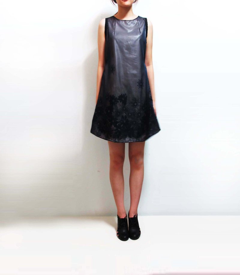 Wahr_乌干纱立体花朵 背心洋装 - 洋装/连衣裙 - 其他材质 