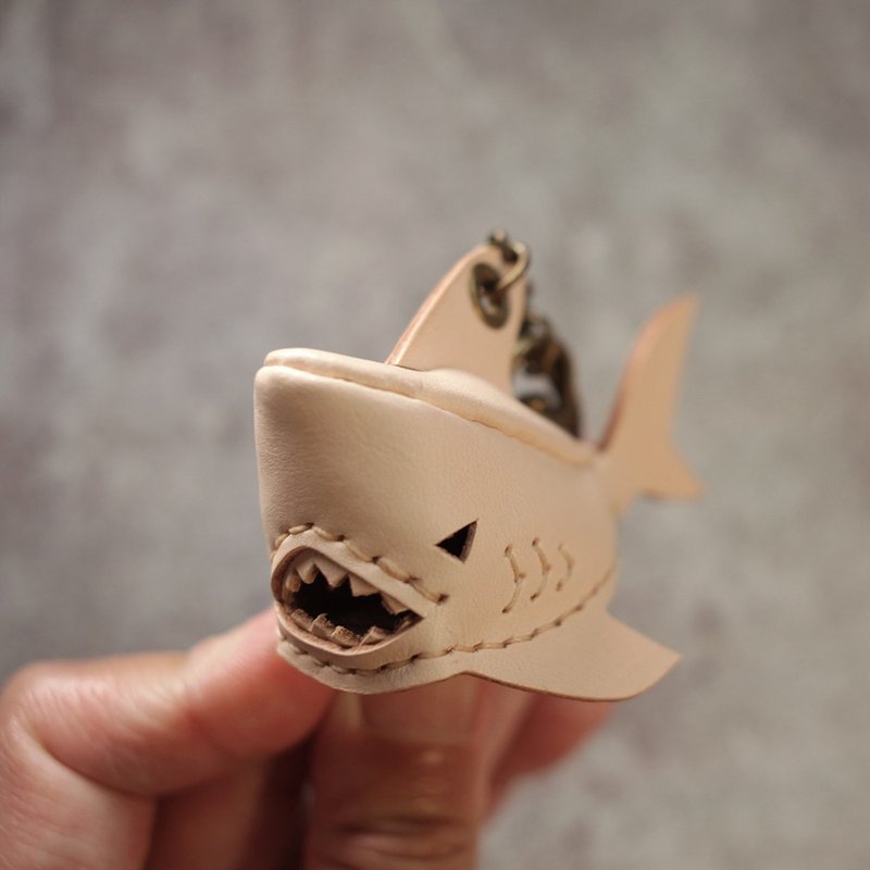纯手工制 迷你 原色 鲨鱼 钥匙圈 shark Key holder - 钥匙链/钥匙包 - 真皮 卡其色