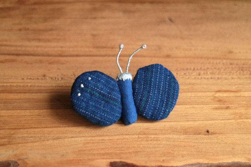 小蝴蝶 刺绣胸针别针 / 44 蓝蝶 - 徽章/别针 - 绣线 蓝色