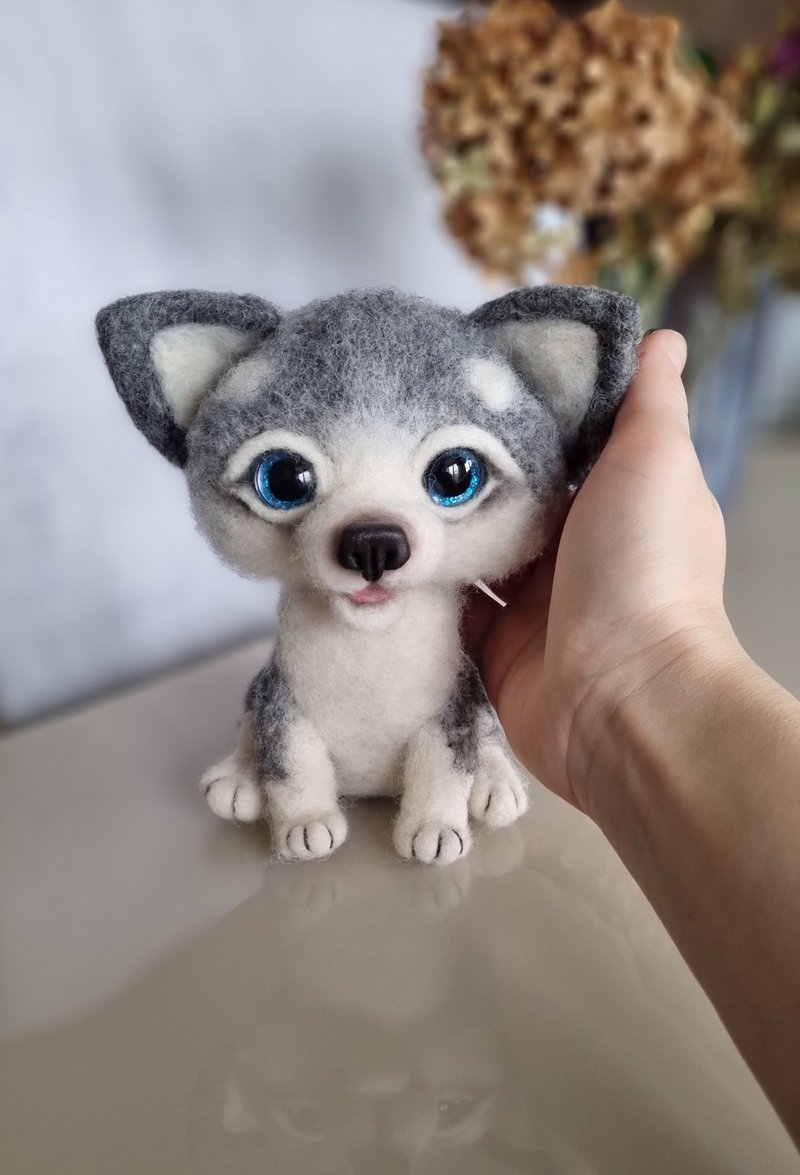 哈士奇狗觉得娃娃。 宠物损失纪念品。 幼崽小狗是毛毡玩具。 - 玩偶/公仔 - 羊毛 灰色