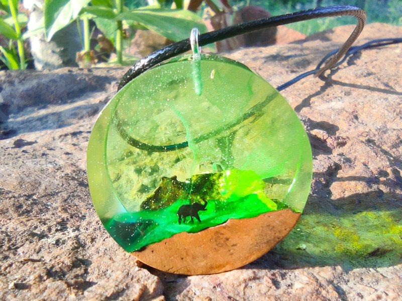 milky way pendant - 项链 - 树脂 绿色