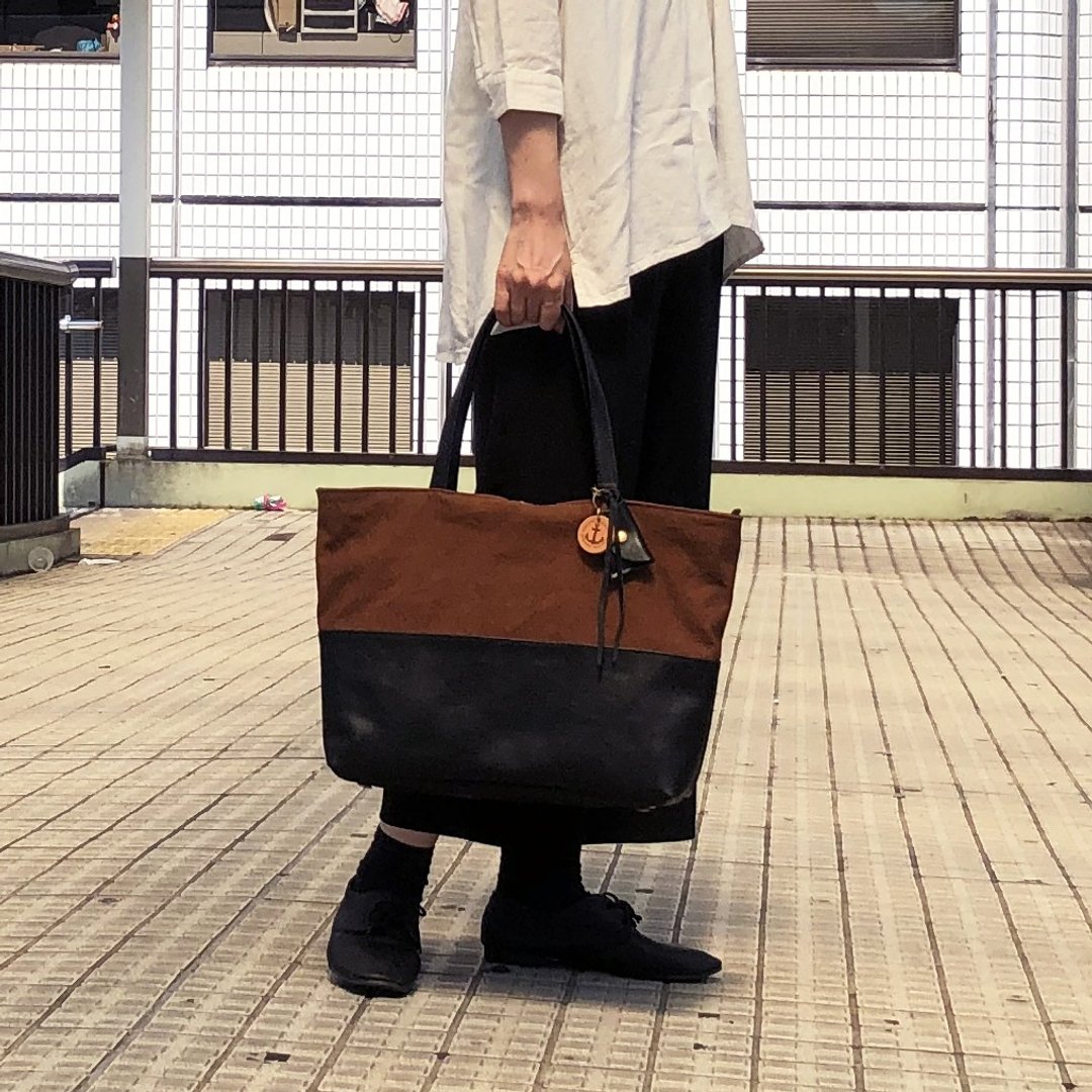 halb Kakishibu Kakishibu dyed canvas x Italian leather bag - 手提包/手提袋 - 棉．麻 咖啡色