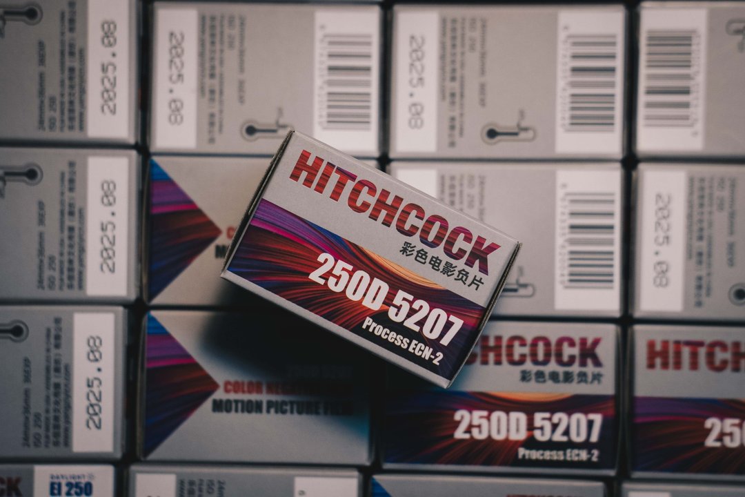 希区柯克 Hitchcock 250D 5207 彩色底片 电影底片 135底片/36张 - 相机 - 其他材质 黑色