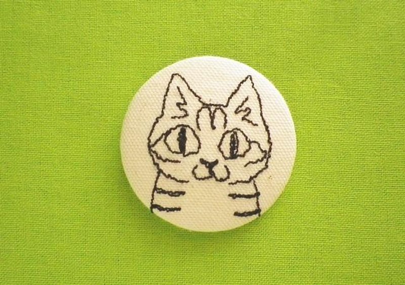 cat face embroidered brooch (tabby) - 胸针 - 棉．麻 