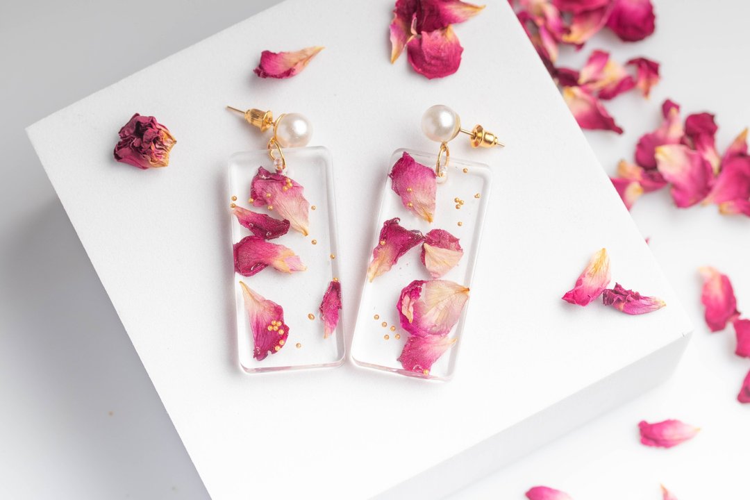 Handmade resin earrings - 耳环/耳夹 - 塑料 粉红色