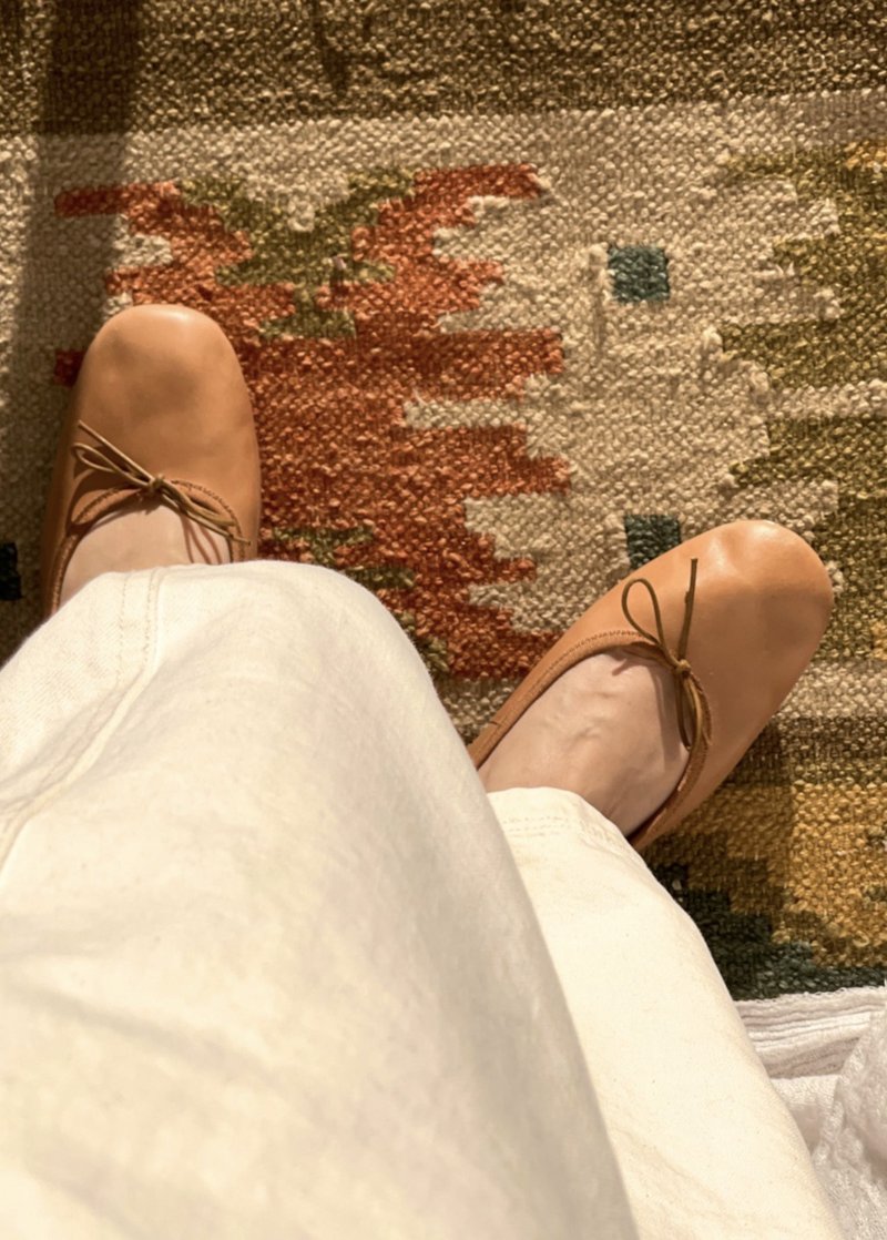 优雅轻盈 手工製 古典芭蕾舞鞋 裸腳可穿 轻便柔软 久穿不累 奶茶 - 其他女款皮鞋 - 真皮 