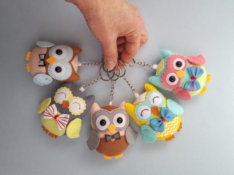 Cute owl keyring, felt keychain for women, spring little funny gifts for friends - 钥匙链/钥匙包 - 其他材质 多色