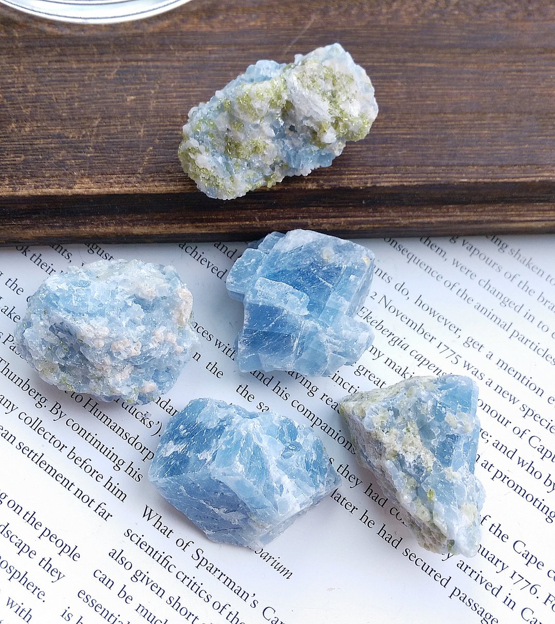 Calcite 云南产地 蓝色方解石 橄榄石共生矿 天然矿石 原矿 - 摆饰 - 其他材质 