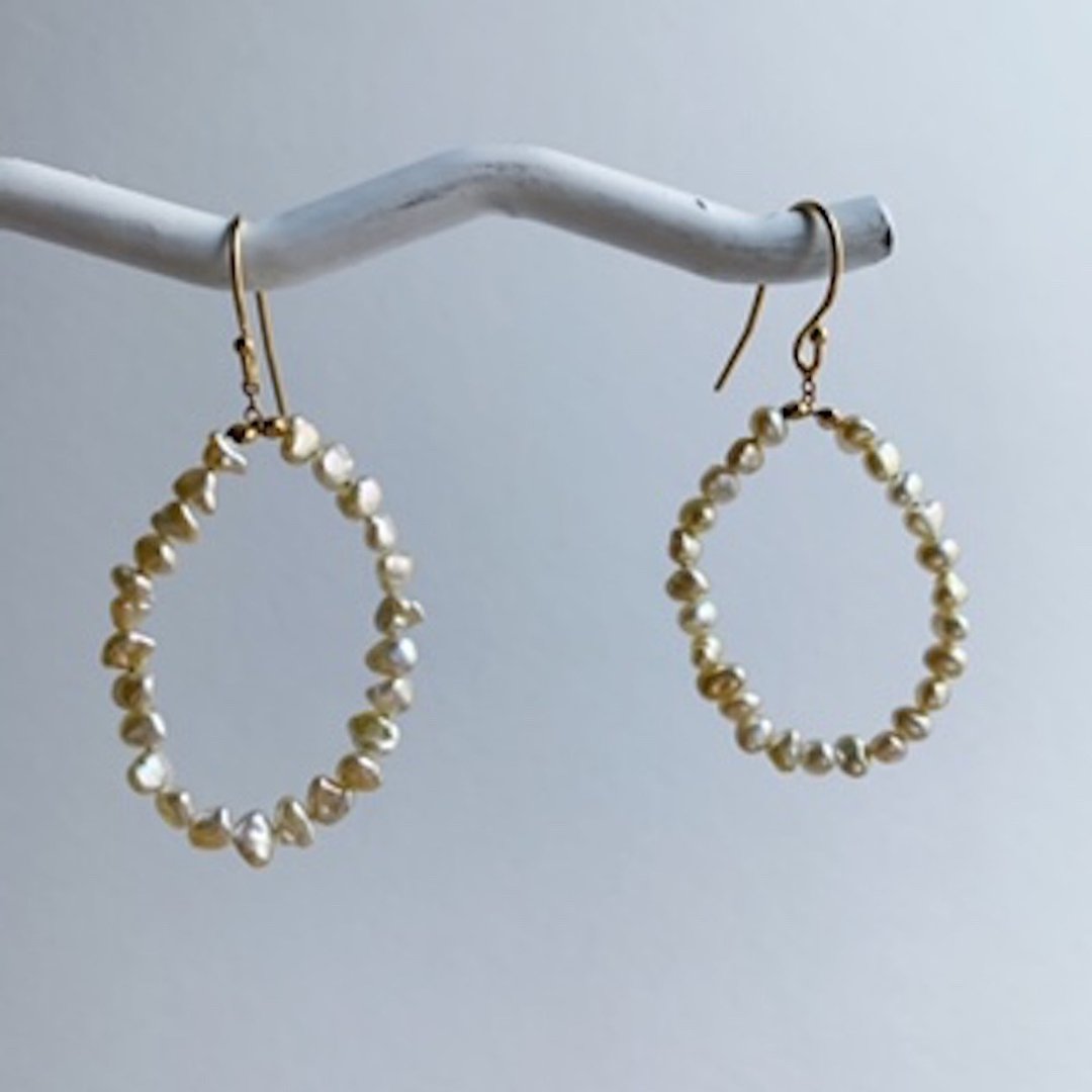 Akoya hoop earrings - 耳环/耳夹 - 其他金属 