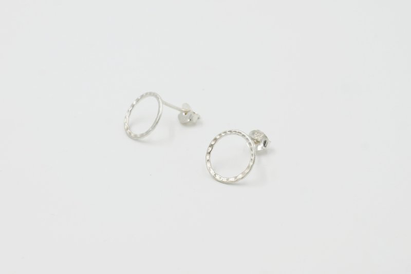 I-Shan13   敲纹圆圈耳环 - 耳环/耳夹 - 纯银 银色