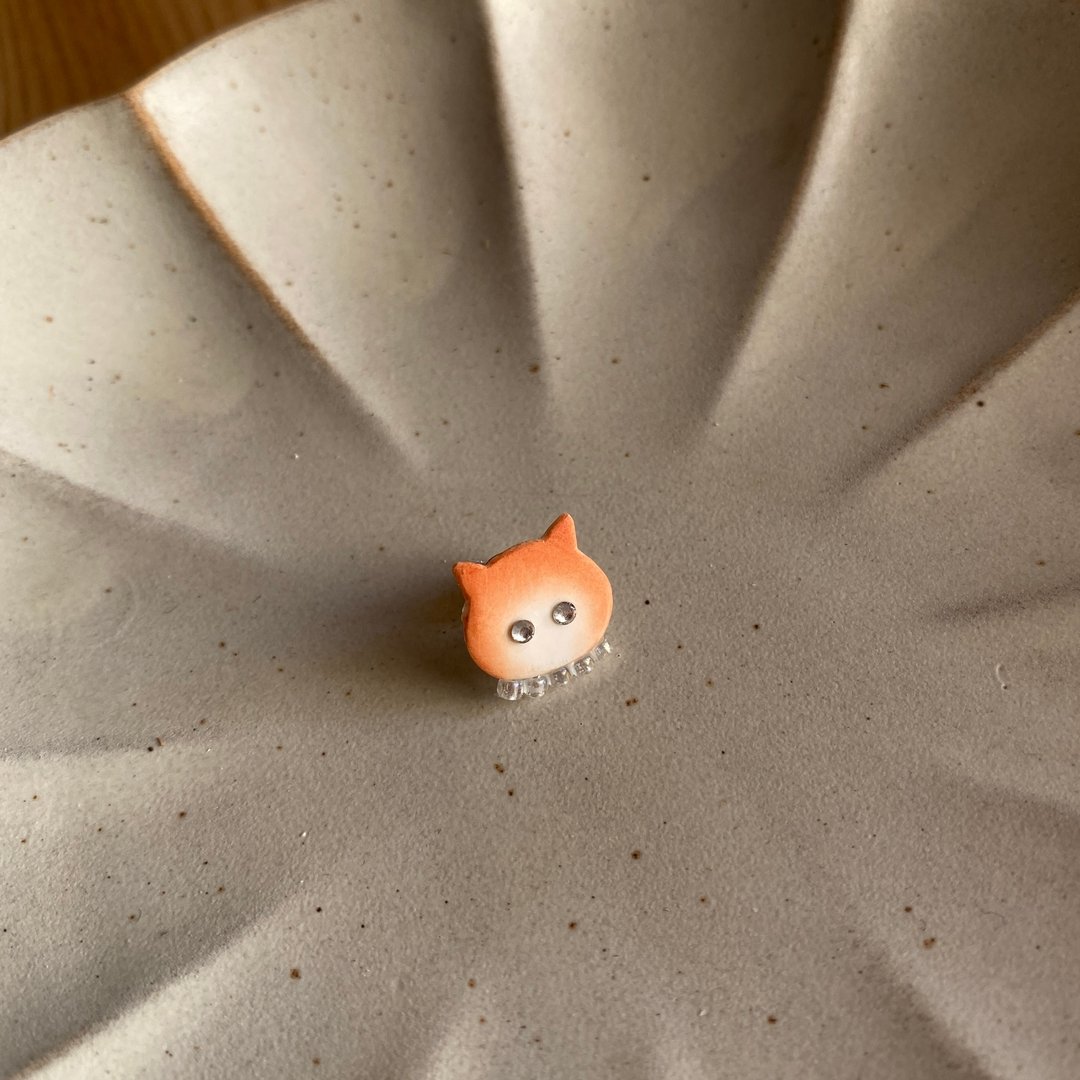 \单支贩售/猫咪系列【橘猫】耳针/耳夹 搭配水钻与小玻璃珠 - 耳环/耳夹 - 粘土 橘色