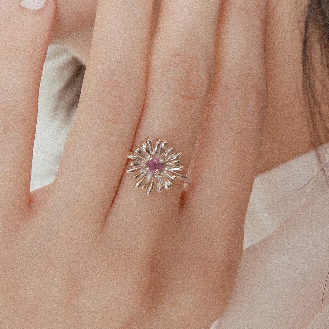 Daisy Ring 雏菊花 粉色蓝宝石 纯银戒指  生日 礼物 送礼推荐 - 戒指 - 纯银 银色